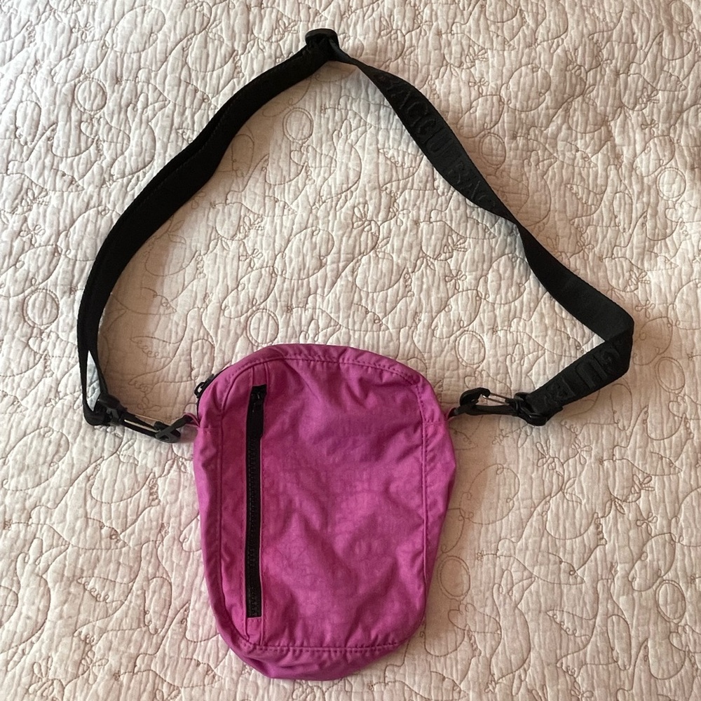 Baggu sport crossbody bag in Barbie pink